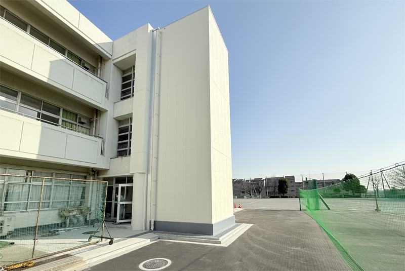 横浜市 市ケ尾中学校昇降機室増築その他工事